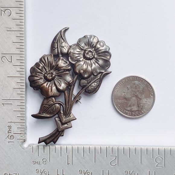 Vintage 1930s Brooch Sculptural Floral Signed U Silver Tone Pin - Picture 9 of 9